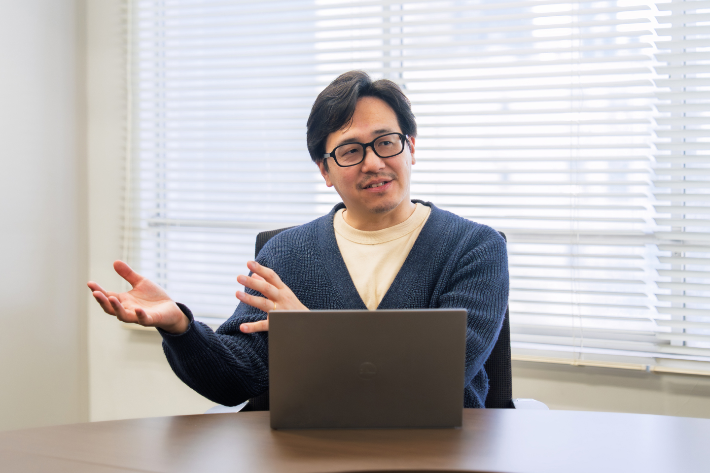 プロジェクトの進行について語る、デパート / 上妻